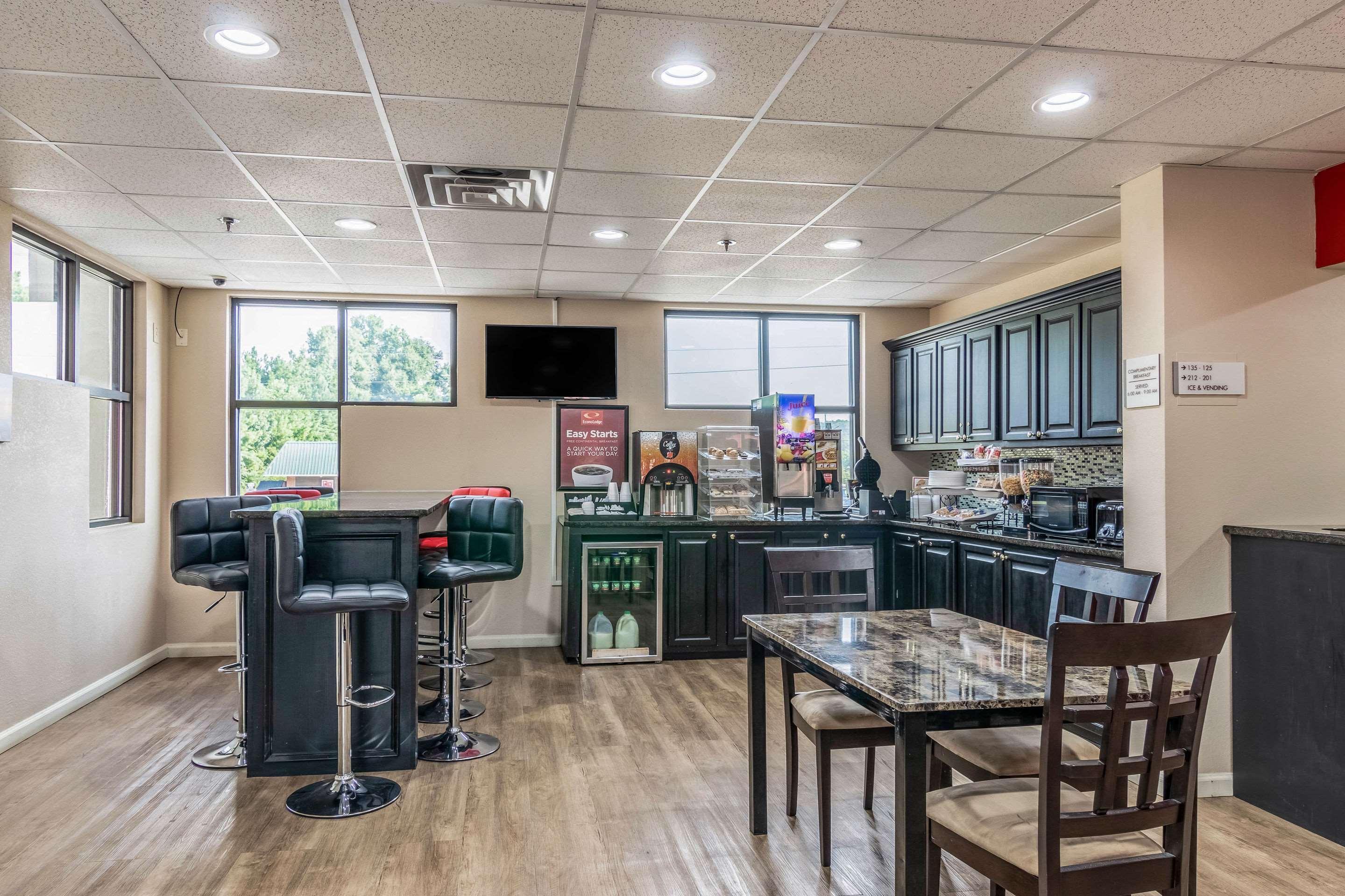 Americas Best Value Inn Опелика Экстерьер фото