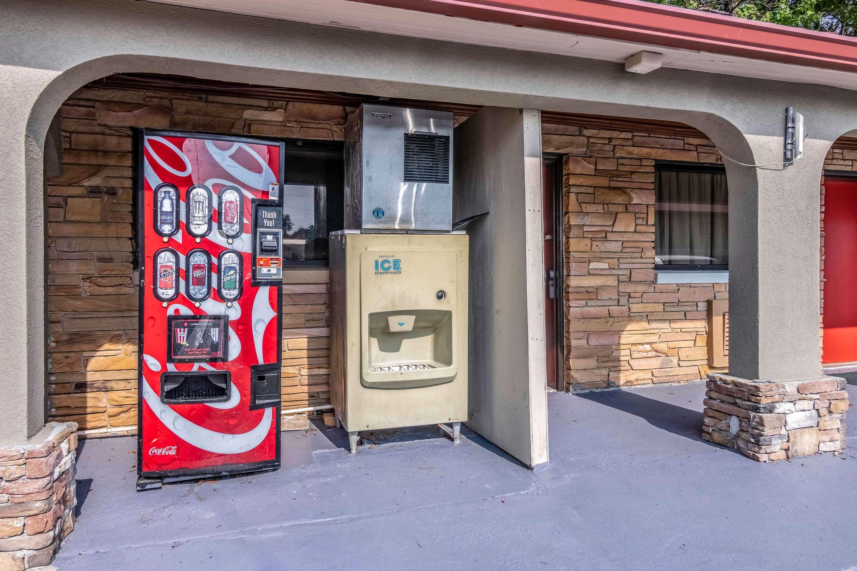 Americas Best Value Inn Опелика Экстерьер фото
