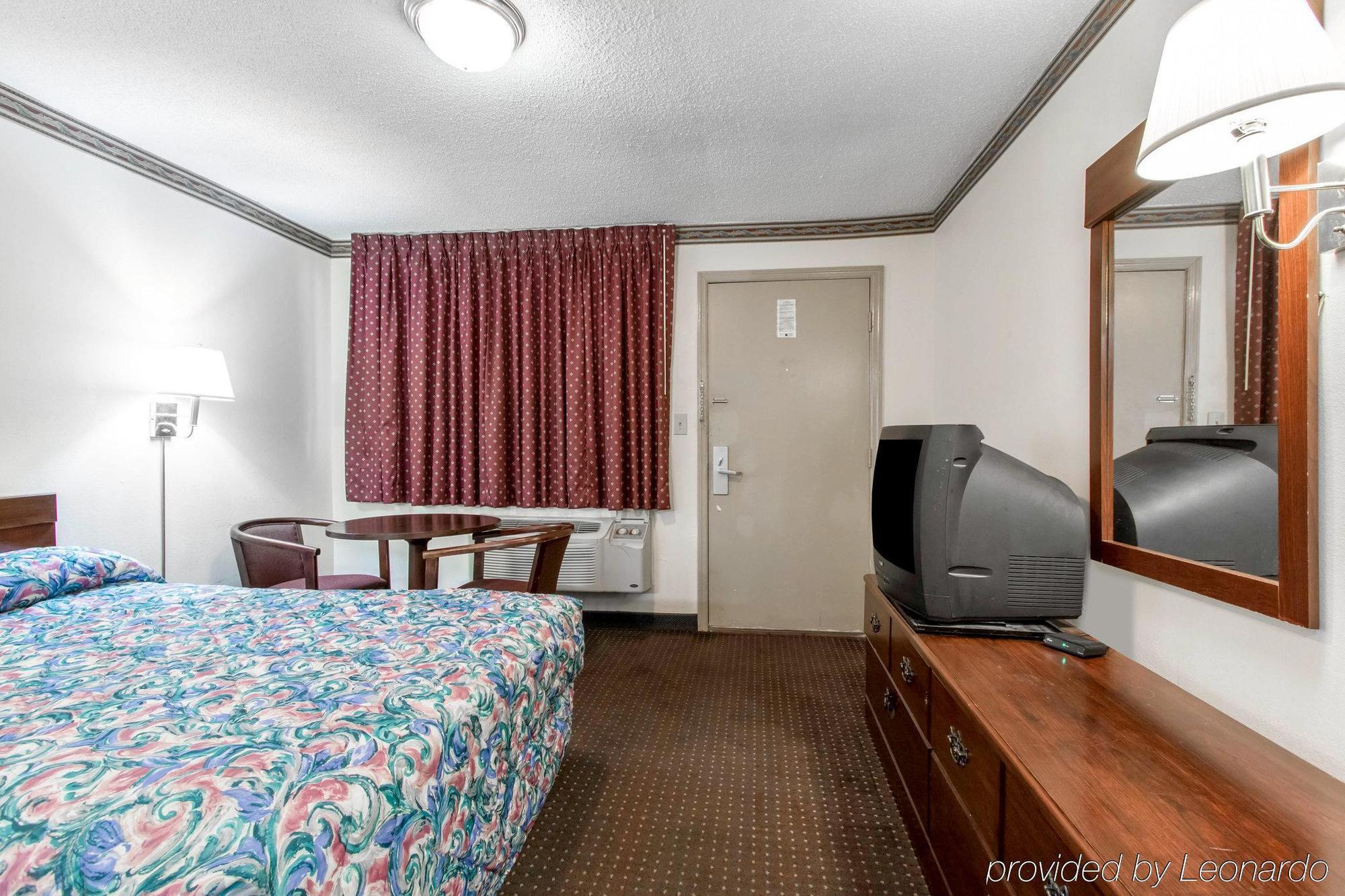 Americas Best Value Inn Опелика Экстерьер фото