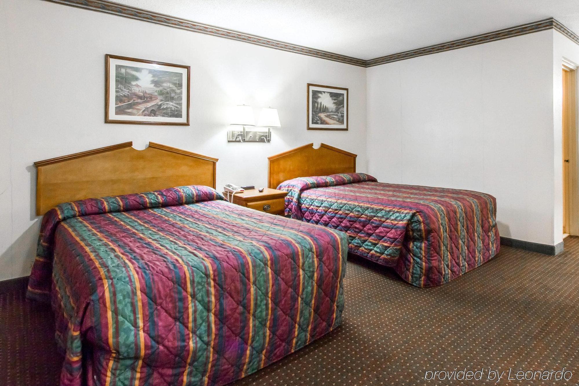 Americas Best Value Inn Опелика Экстерьер фото