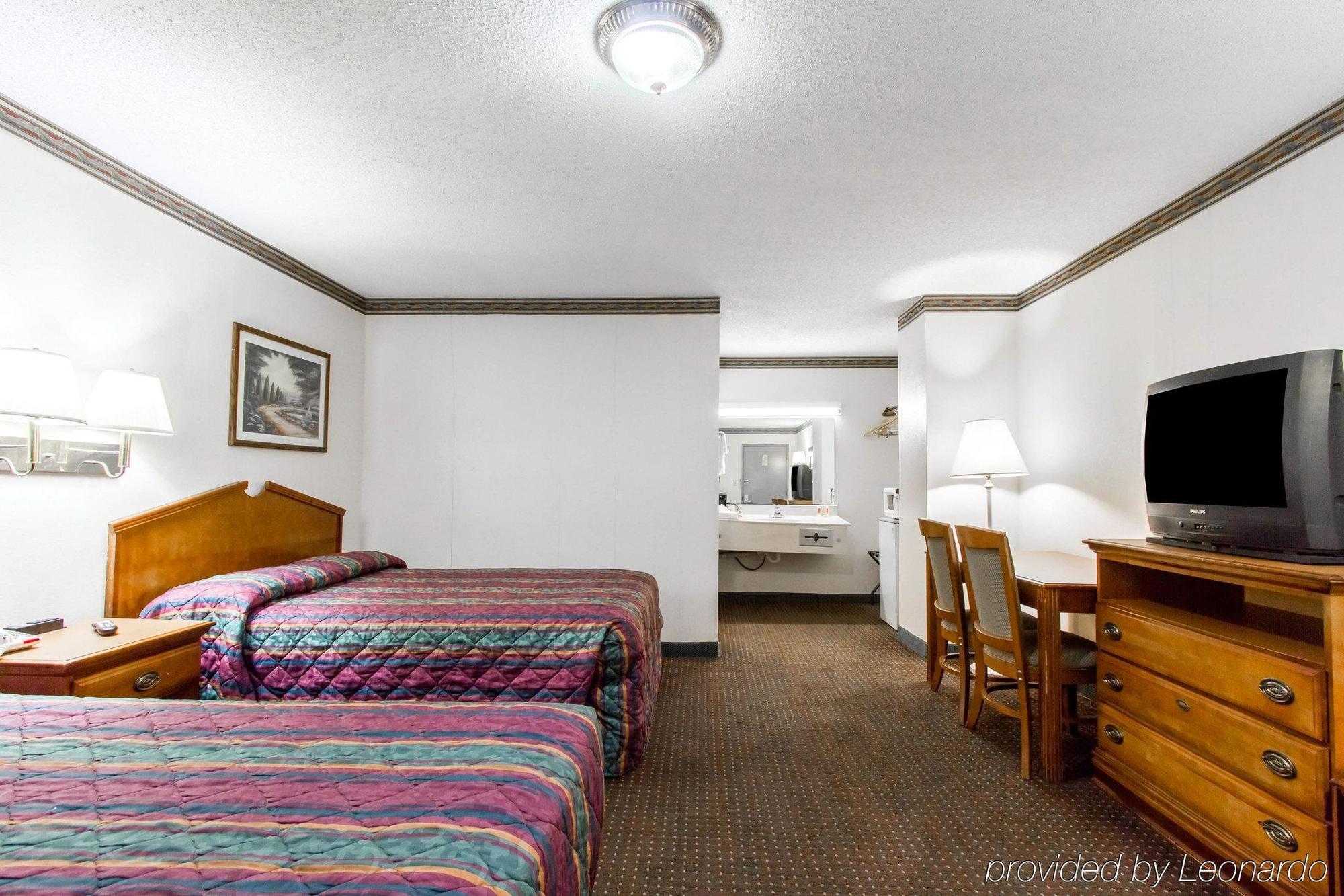 Americas Best Value Inn Опелика Экстерьер фото