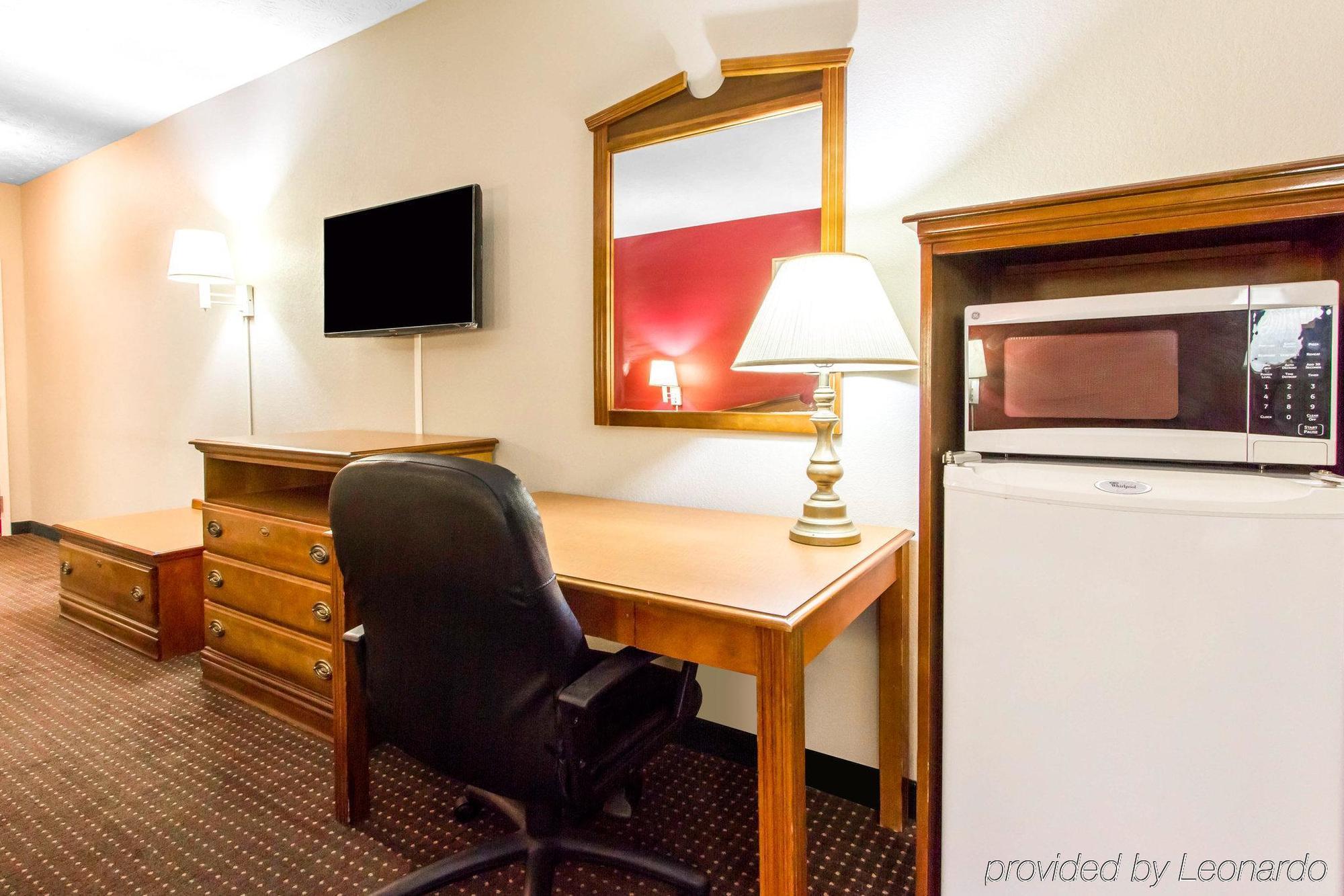 Americas Best Value Inn Опелика Экстерьер фото