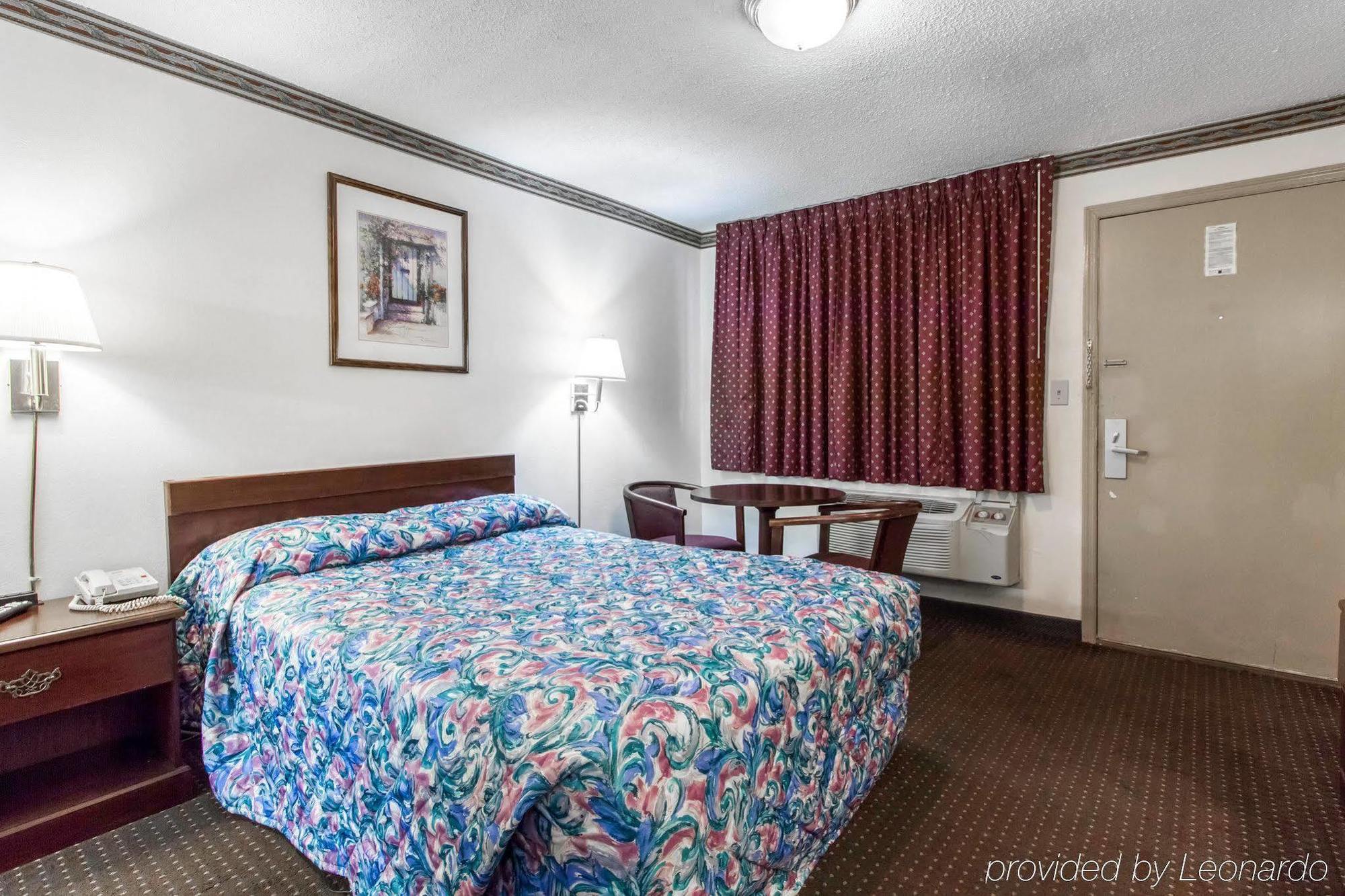 Americas Best Value Inn Опелика Экстерьер фото