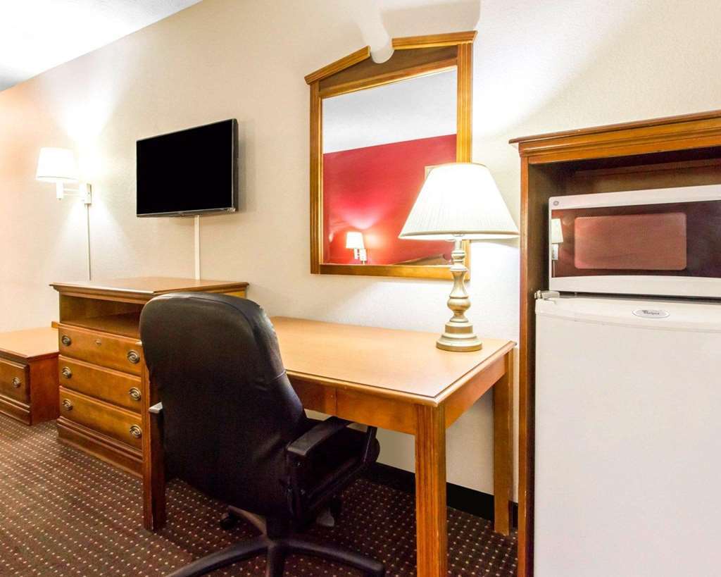 Americas Best Value Inn Опелика Номер фото