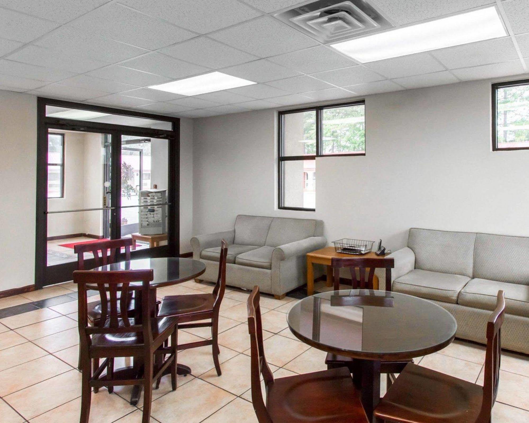 Americas Best Value Inn Опелика Экстерьер фото