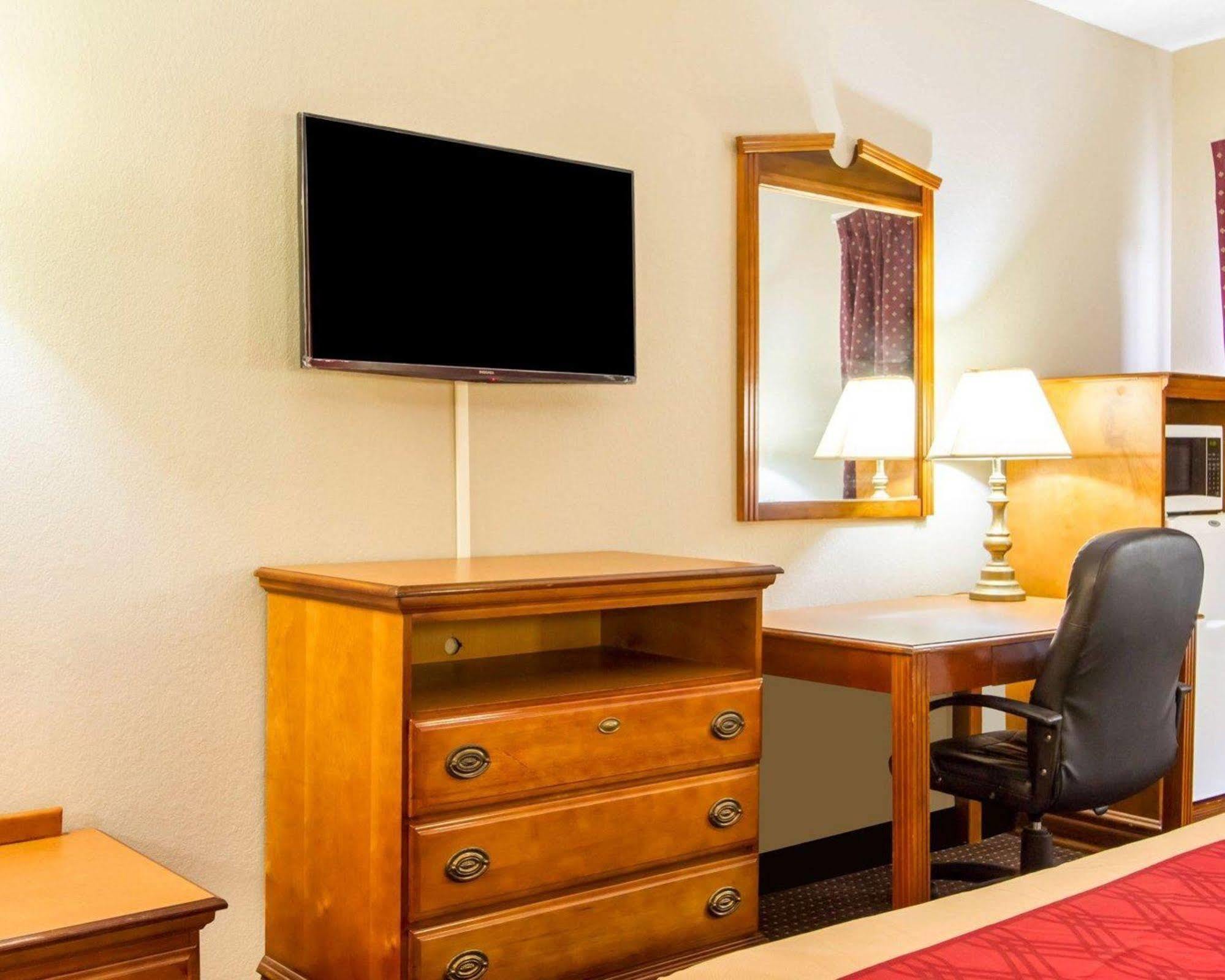 Americas Best Value Inn Опелика Экстерьер фото