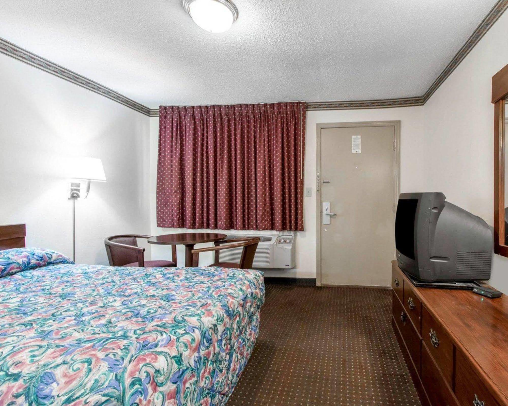 Americas Best Value Inn Опелика Экстерьер фото
