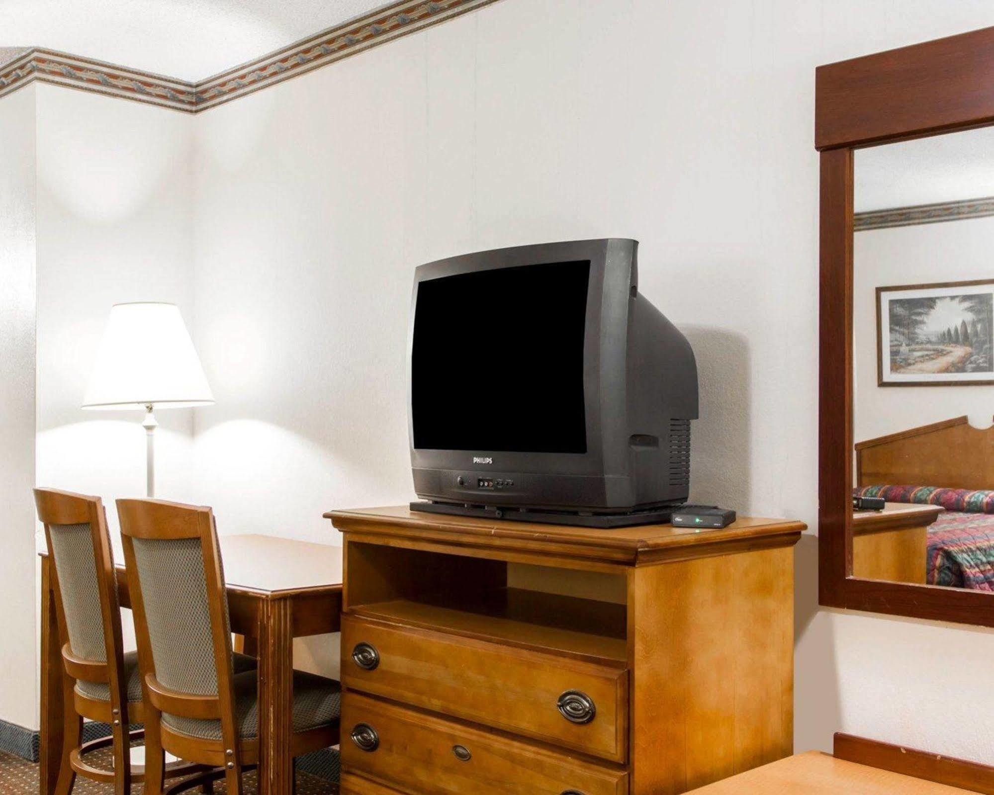 Americas Best Value Inn Опелика Экстерьер фото