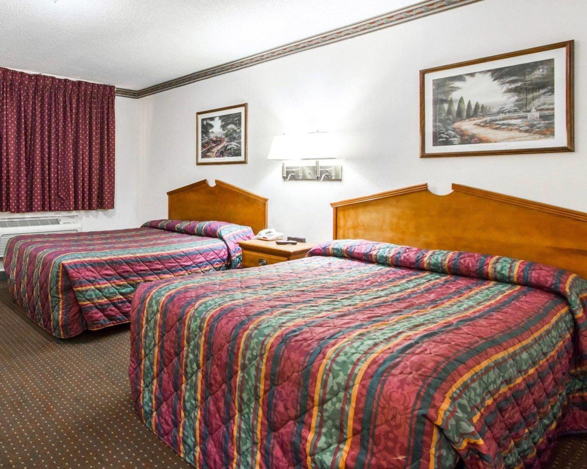 Americas Best Value Inn Опелика Экстерьер фото