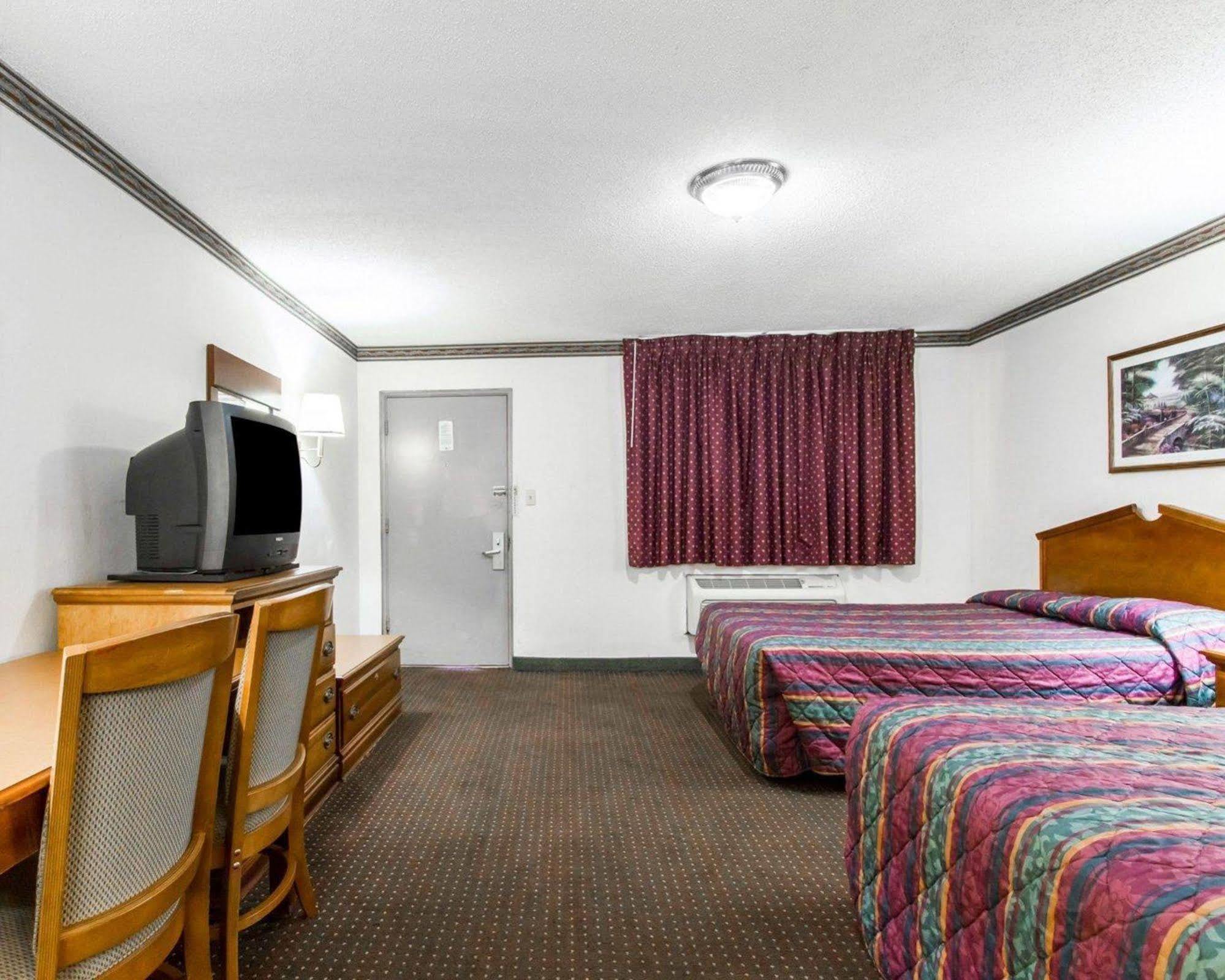 Americas Best Value Inn Опелика Экстерьер фото