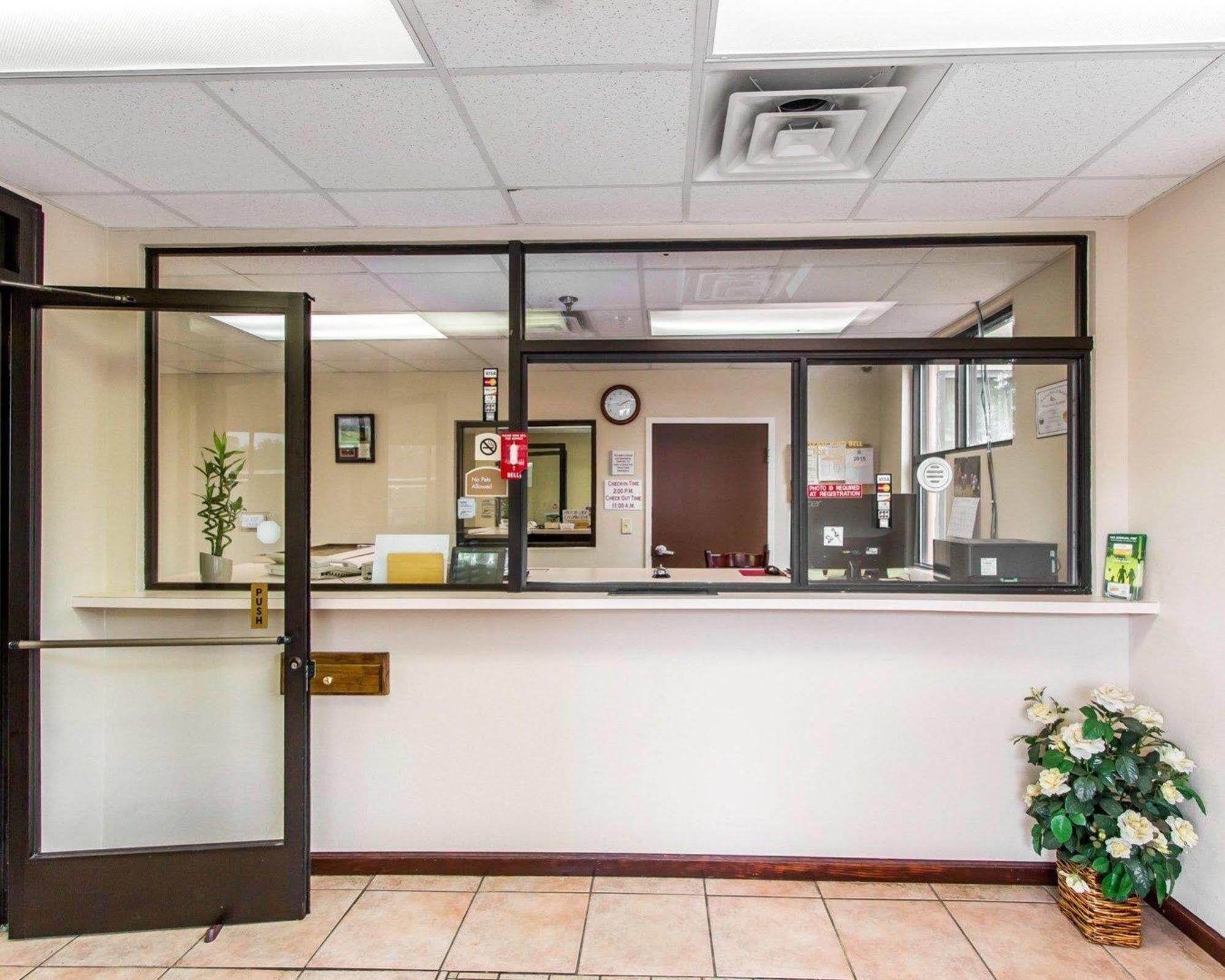 Americas Best Value Inn Опелика Экстерьер фото